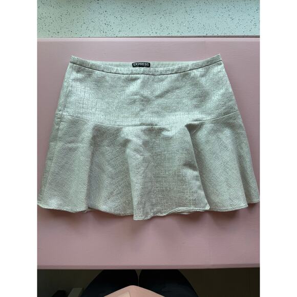 Express Silver Textured Flounce Skirt – Size 8 - Picture 2 of 8